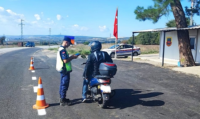 Vize’de Trafik Denetimleri Sürüyor: Çakıllı Beldesi’nde Emniyet Kemeri ve Kask Denetimi