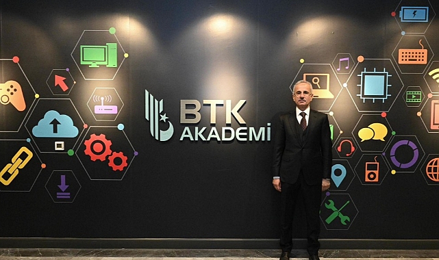 YAPAY ZEKA EĞİTİMLERİ ARTIK CEPTE