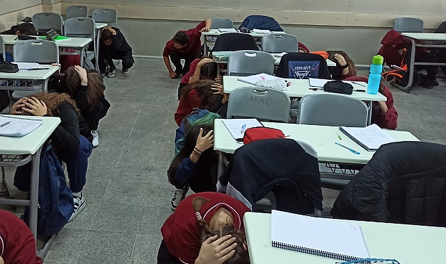 Babaeski Atatürk Ortaokulu’nda Deprem Tahliye Tatbikatı Gerçekleştirildi