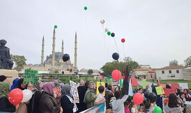 Edirne'de balonlar Filistin için gökyüzüne bırakıldı