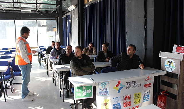 Kırklareli TSO ve TOBB MEYBEM İş Birliği ile Motorlu Kara Taşıtları Alım Satım Danışmanlığı Sınavı Düzenlendi