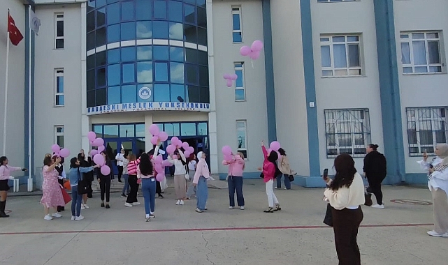 'Pembe Balonlar' Gökyüzüne Yükseldi