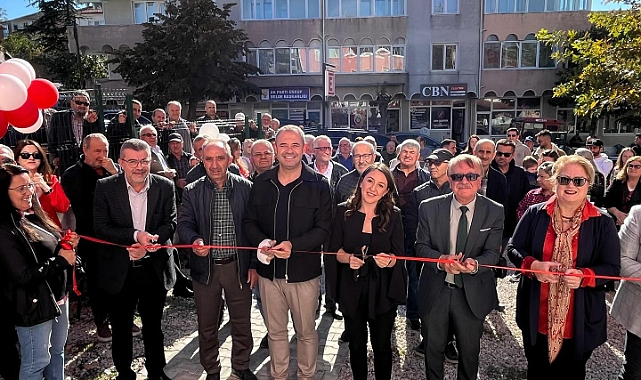 Üsküp’te Yeni Eczane Açılışı: Başkan Derya Bulut’tan Destek