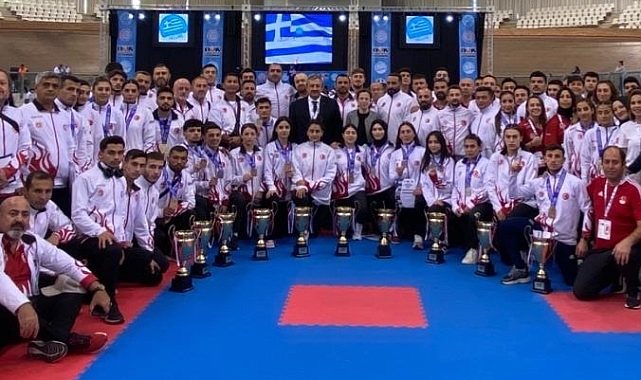 Bakan Osman Aşkın Bak, Avrupa Kick Boks Şampiyonası’nda Başarı Gösteren Milli Sporcuları Tebrik Etti
