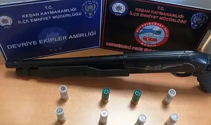 Edirne'de durdurulan araçta ruhsatsız av tüfeği ve 16 fişek ele geçirildi