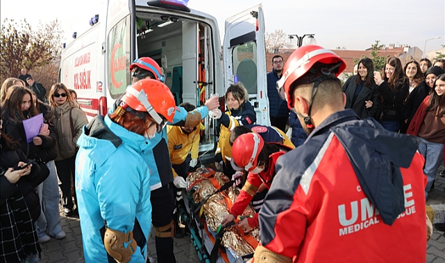EĞİTİM FAKÜLTESİNDE DEPREM FARKINDALIK TATBİKATI GERÇEKLEŞTİRİLDİ