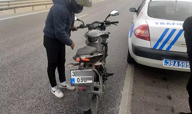 Hız ihlali için plakaları sökülen 22 araç trafikten menedildi