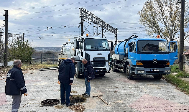 Pehlivanköy Belediyesi Kış Mevsimine Hazırlık İçin Kanalizasyon Temizliği Yapıyor