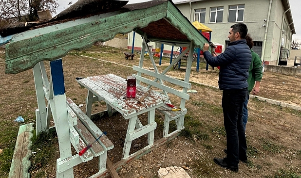 Pınarhisar Meslek Yüksekokulu'ndan Anlamlı Sosyal Sorumluluk Projesi: Köy Okulunu Renklendir