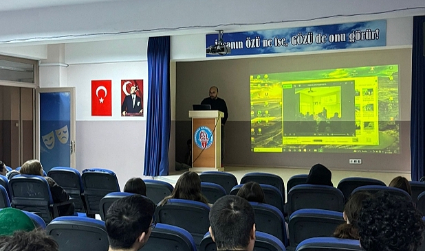 Pınarhisar Meslek Yüksekokulu'ndan Lise Öğrencilerine Medya Okuryazarlığı Eğitimi