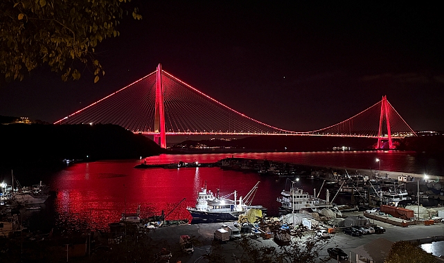 TÜRKİYE'NİN SEMBOL YAPILARI KIZILAY KIRMIZISI İLE IŞIKLANDIRILDI
