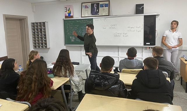 Babaeskili Yazar Oktay Çınar, Atatürk Anadolu Lisesi'nde Öğrencilerle Buluştu