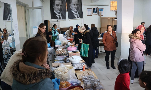 Büyükkarıştıran Belediye Başkanı Ertuğrul Çamlıca, Okul Aile Birliği Kermesine Katıldı
