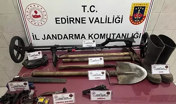Edirne’de kaçak define kazısı yapan 2 kişi suçüstü yakalandı