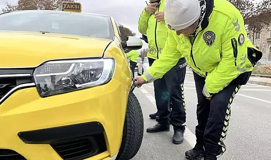 Edirne'de ticari araçlara yönelik 'kış lastiği' denetimi yapıldı
