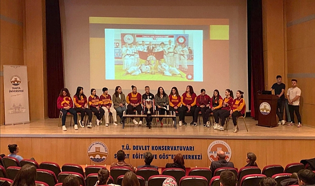 GALATASARAY KADIN A TAKIMI, TRAKYA ÜNİVERSİTESİ ÖĞRENCİLERİYLE BULUŞTU