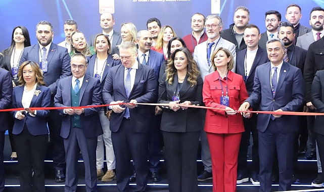 DİJİTAL GENÇLİK MERKEZİ AÇILDI