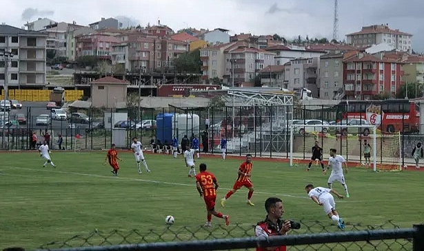 Edirnespor'da teknik direktör ve futbolcular sözleşmelerini feshetti