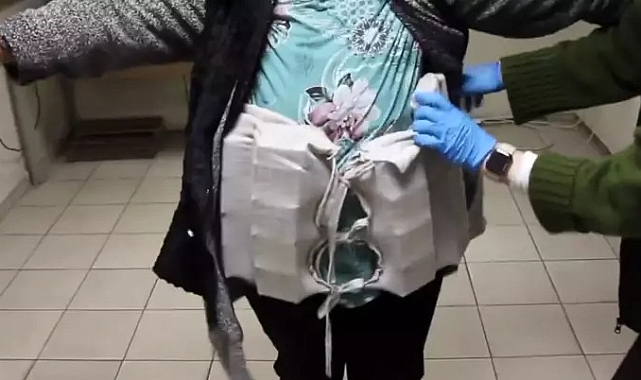 Kapıkule’de beline sardığı bezde 5 bin gümrük kaçağı ilaç ele geçirildi