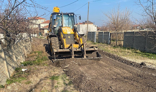 Kaynarca Belediyesi, Yenicami Mahallesi'ndeki Yol Tamirat Çalışmalarını Sürdürüyor