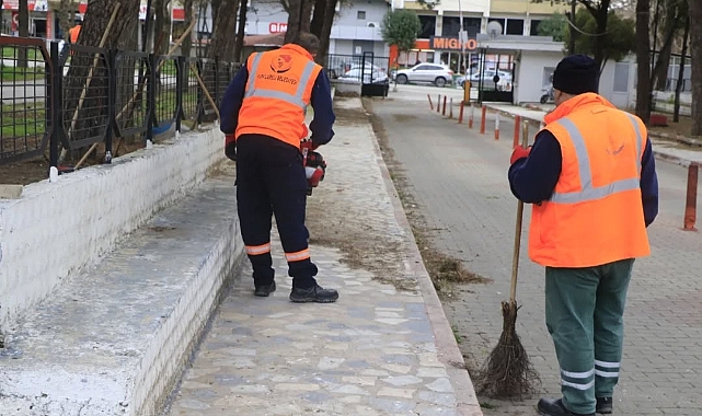 Kırklareli Belediyesi, SGK Hastanesi Bahçesinde Temizlik Çalışması Gerçekleştirdi