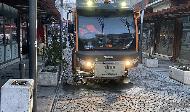 Lüleburgaz’da Sabahın Erken Saatlerinde Temizlik Çalışmaları Başlıyor