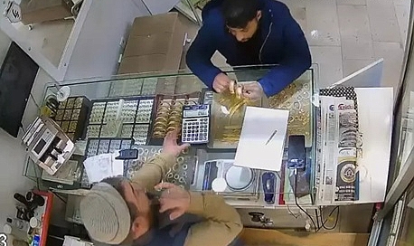 Müşteri gibi girdiği kuyumcudan 2 bileziği alıp kaçan şüpheli, tutuklandı
