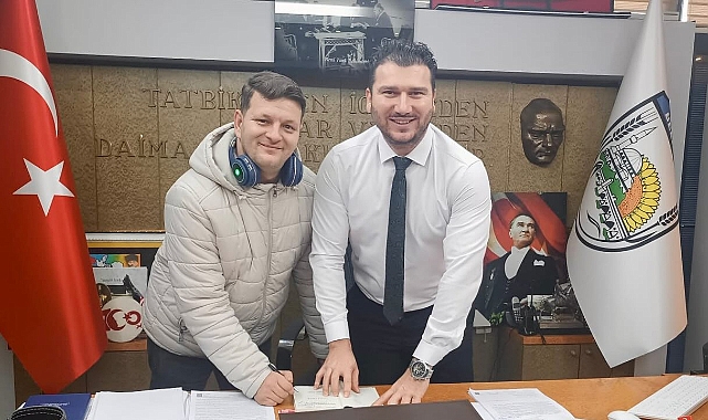 Oktay Çınar’ın Yeni Kitabı: Geleceksen Gitme Sonsuz Boşlukta