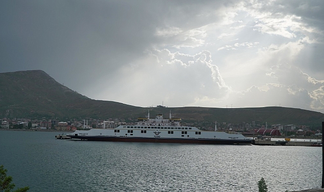 TÜRKİYE'NİN EN BÜYÜK FERİBOTLARI VAN GÖLÜ'NDE HİZMET EDİYOR