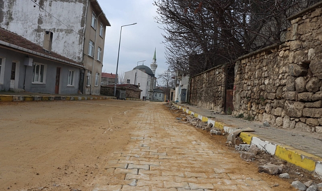 Vize Belediyesi'nden Evren Mahallesi Yazı Caddesi'nde Doğalgaz Çalışmaları ve Yol Bakımı