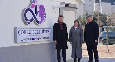 Başkan Sarıkurt Lavanta Kadın Eğitim Merkezi´ndeki Çalışmaları İnceledi