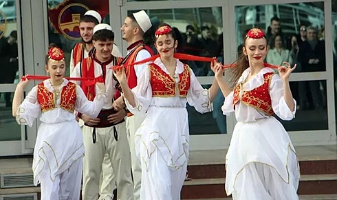 Edirne'de Uluslararası Balkan Halk Oyunları Festivali başladı