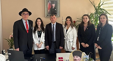 Hamidiye Mahallesi Muhtarı Elif Ezerceli'den Yeşilay'a Destek