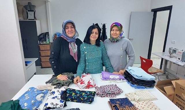 İhtiyaç Sahibi Çocuklar İçin Gönüllü Olarak Kıyafet Üretiyorlar