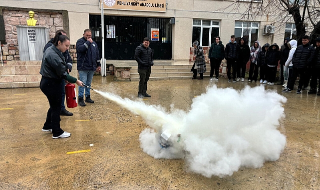 Pehlivanköy Anadolu Lisesi'nde Yangın ve Acil Durum Tatbikatı Gerçekleştirildi