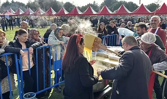 Tekirdağ'da 1 ton mıhlama dağıtıldı, 500 metre kuyruk oluştu