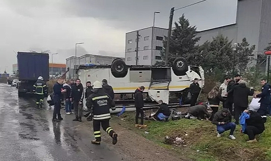 Tekirdağ'da fabrika işçilerinin taşındığı servis midibüsü takla attı; 25 yaralı