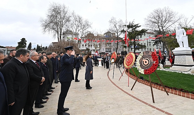 18 MART ŞEHİTLERİ ANMA GÜNÜ'NDE ÇELENK SUNMA TÖRENİ GERÇEKLEŞTİRİLDİ