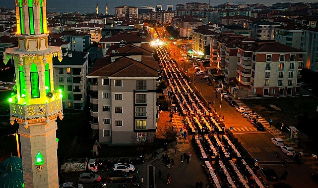 Atatürk ve Yavuz Mahallelerinde Binlerce Kişi Halk Sofralarında Buluştu