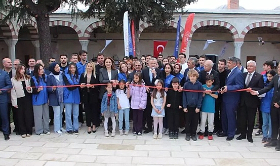 Bakan Bak: Uyuşturucu gibi kötü alışkanlıklardan gençlerimizin uzak durmasını istiyoruz