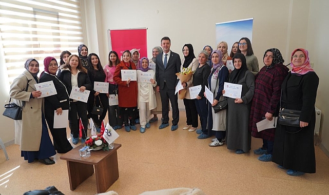 Başkan Sarıkurt`tan Kursiyerlere Sertifika