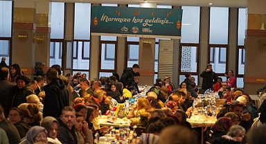 Çorlu`da Ramazan Bereketi Salonlardan Taştı