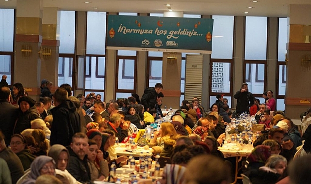 Çorlu`da Ramazan Bereketi Salonlardan Taştı
