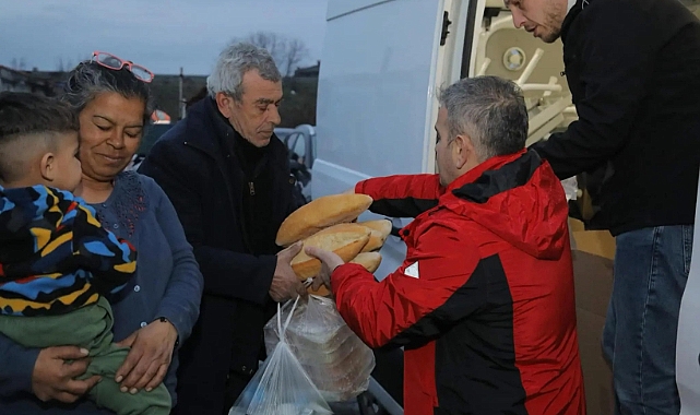 EDİRNE BELEDİYESİ, DEPREMZEDELER İÇİN İFTARİYELİK YEMEK DAĞITTI