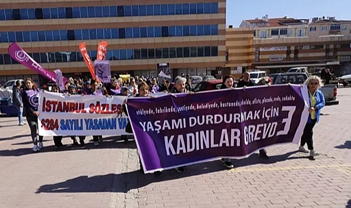 Edirne'de DİSK’e bağlı çalışan kadınlar, 1 günlük iş bırakıp yürüyüş yaptı