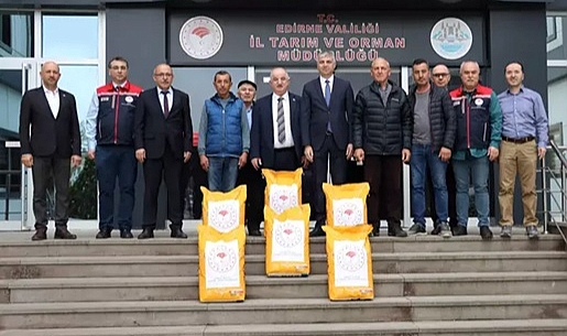 Edirne'de üreticilere yüzde 75 devlet destekli yerli hibrit ayçiçeği tohumu dağıtıldı