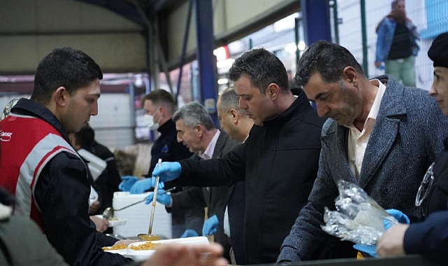 Geleneksel İftar Sofrası Bu Kez Pazar Yerinde Kuruldu