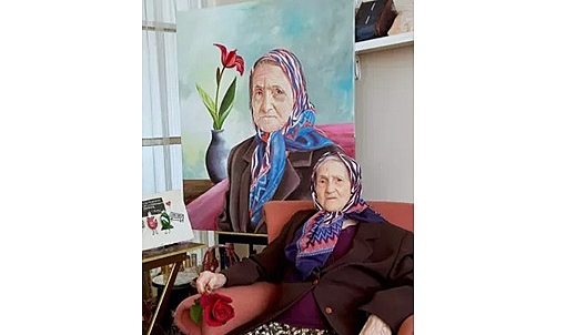 Kadınlar Günü'nde ziyaret ettiği huzurevinin en yaşlısını resmetti