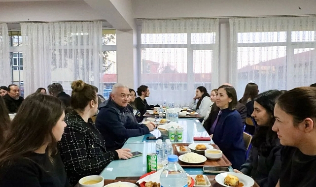 Kırklareli Valisi Uğur Turan Öğrencilerle İftar Sofrasında Bir Araya Geldi