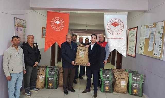 Kofçaz'da Çiftçilere Yerli ve Milli Ayçiçeği Tohumu Dağıtıldı
